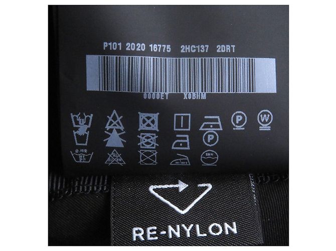Cappello in Re-Nylon con logo triangolo Prada Nero - vista 9