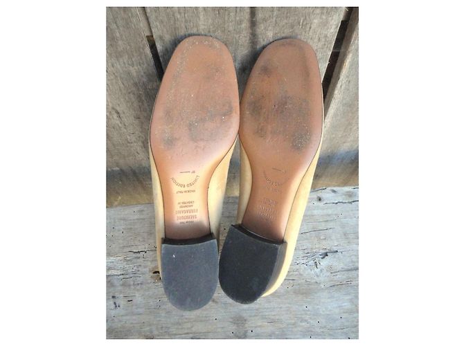 Salvatore Ferragamo Décolleté in pelle scamosciata Archive - vista 4