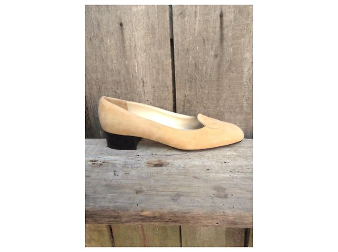 Salvatore Ferragamo Décolleté in pelle scamosciata Archive - vista 8