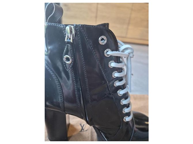 Louis Vuitton Stivaletti stringati in pelle nera Nero - vista 10