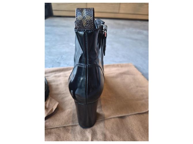 Louis Vuitton Stivaletti stringati in pelle nera Nero - vista 11