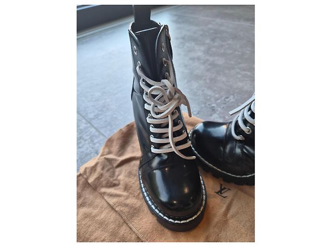 Louis Vuitton Stivaletti stringati in pelle nera Nero - vista 3