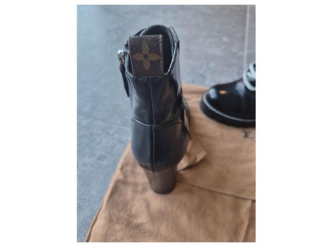 Louis Vuitton Stivaletti stringati in pelle nera Nero - vista 6