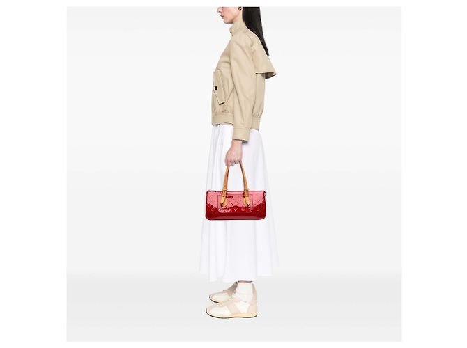 Louis Vuitton Rosso Monogram Vernis Rosewood Avenue - vista 6