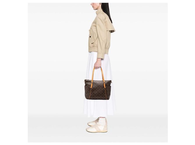 Louis Vuitton Marrone Monogram Totally MM - vista 8