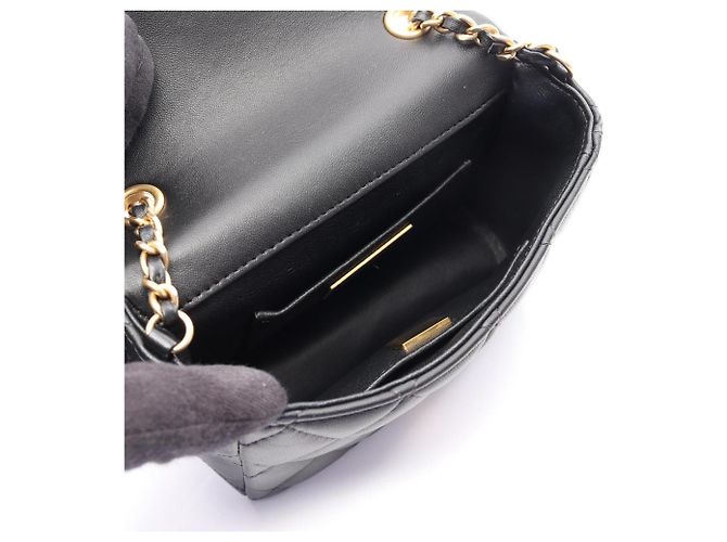 Borsa a mano in pelle matelassé Chanel Nero - vista 3