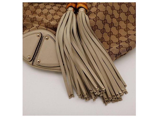 Bolsa hobo Gucci GG Monogram Canvas Bamboo Tassel Marrom Bege - vista 7