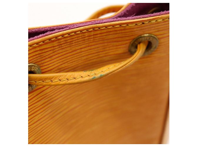 Louis Vuitton Borsa a Secchiello Noe GM in Pelle Epi Giallo - vista 10