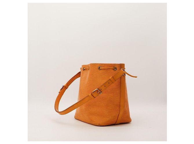 Louis Vuitton Borsa a Secchiello Noe GM in Pelle Epi Giallo - vista 4