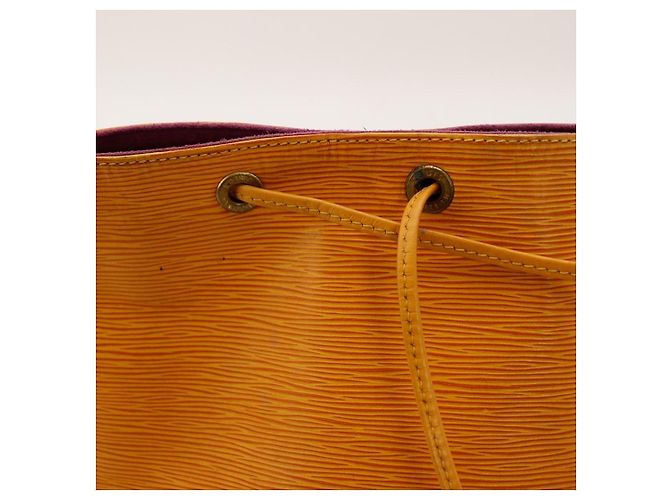 Louis Vuitton Borsa a Secchiello Noe GM in Pelle Epi Giallo - vista 6