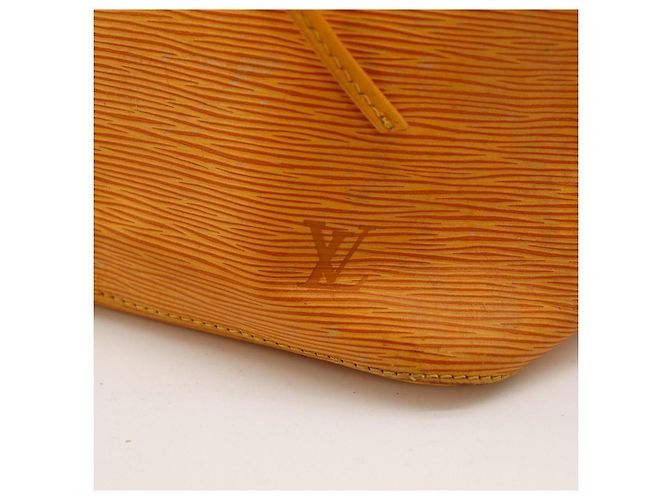 Louis Vuitton Borsa a Secchiello Noe GM in Pelle Epi Giallo - vista 7