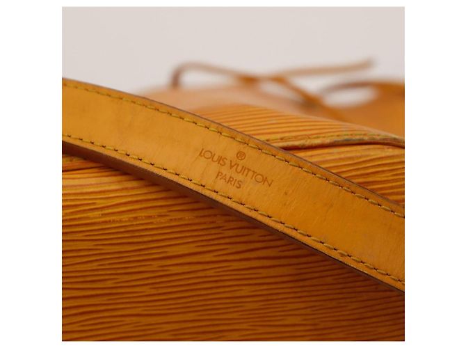 Louis Vuitton Borsa a Secchiello Noe GM in Pelle Epi Giallo - vista 8
