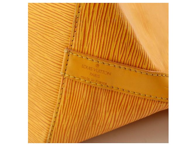 Louis Vuitton Borsa a Secchiello Noe GM in Pelle Epi Giallo - vista 9