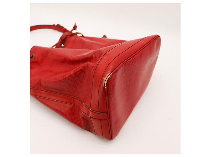 Louis Vuitton Borsa a Secchiello Noé in Pelle Epi Rosso - vista 11