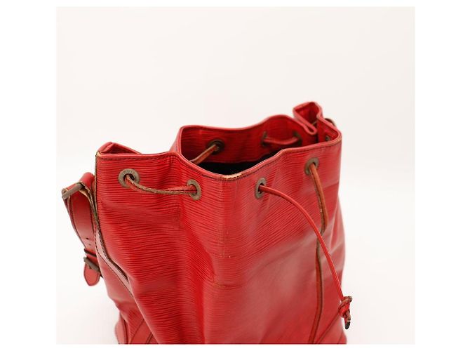 Louis Vuitton Borsa a Secchiello Noé in Pelle Epi Rosso - vista 6