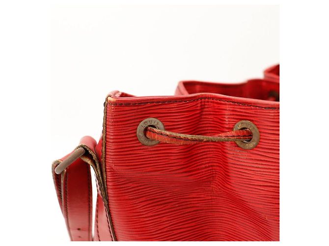 Louis Vuitton Borsa a Secchiello Noé in Pelle Epi Rosso - vista 7