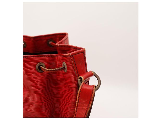 Louis Vuitton Borsa a Secchiello Noé in Pelle Epi Rosso - vista 8