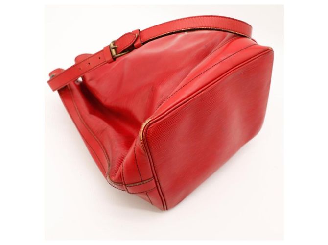 Louis Vuitton Borsa a Secchiello Noé in Pelle Epi Rosso - vista 9