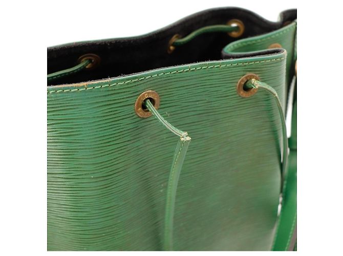 Louis Vuitton Borsa a Secchiello Epi Noe GM Verde - vista 10