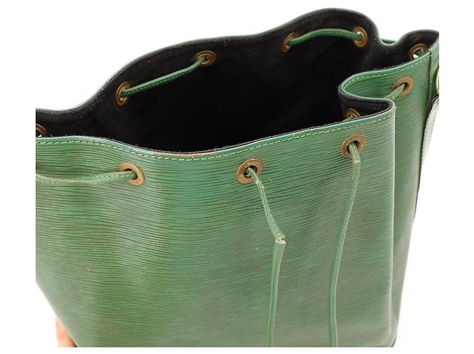 Louis Vuitton Borsa a Secchiello Epi Noe GM Verde - vista 6