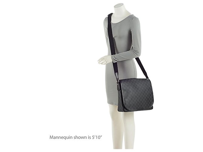 Louis Vuitton Damier Graphite Daniel MM Messenger Negro - vista 5