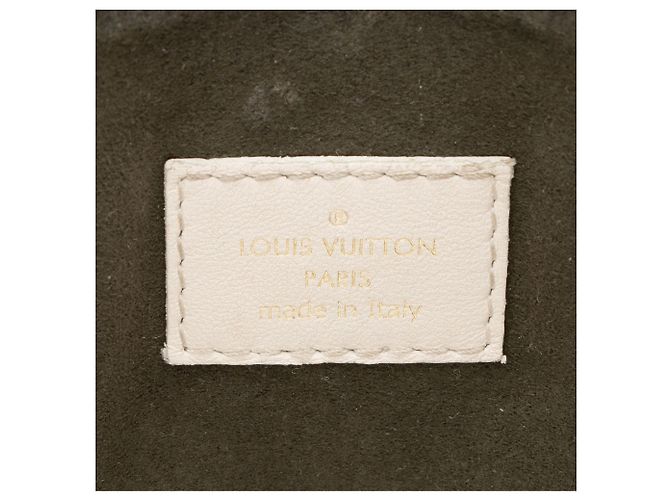 Borsa a tracolla Coussin PM in agnello goffrato Monogram Louis Vuitton Bianco - vista 7
