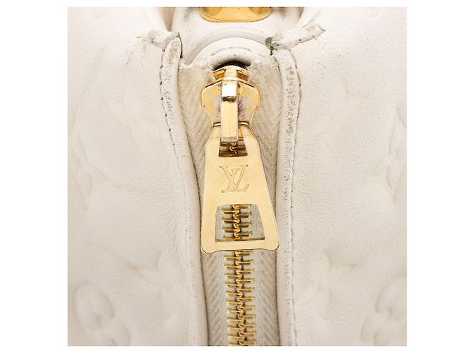 Borsa a tracolla Coussin PM in agnello goffrato Monogram Louis Vuitton Bianco - vista 8