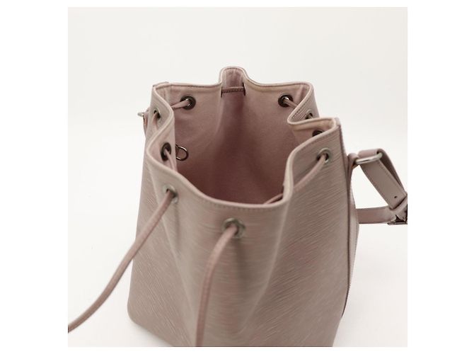 Louis Vuitton Borsa a Secchiello Noé in Pelle Epi Taupe - vista 6