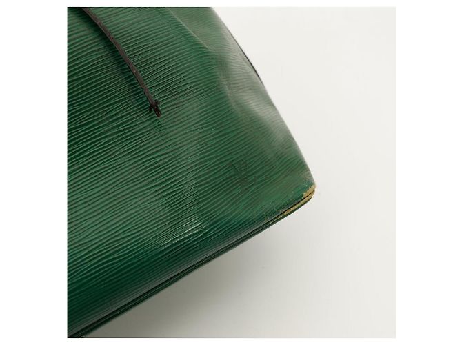 Louis Vuitton Borsa a Secchiello Noé in Pelle Epi Verde - vista 10