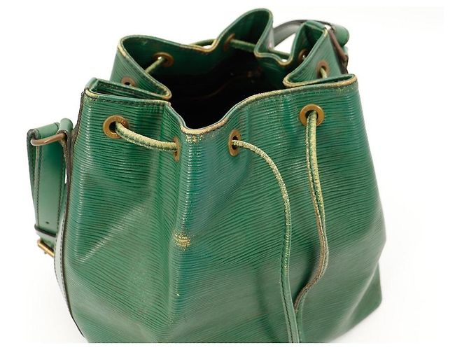 Louis Vuitton Borsa a Secchiello Noé in Pelle Epi Verde - vista 6