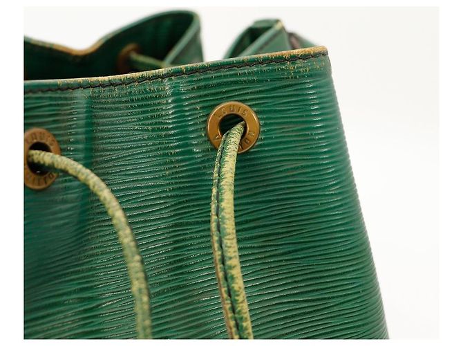 Louis Vuitton Borsa a Secchiello Noé in Pelle Epi Verde - vista 7