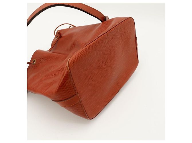 Louis Vuitton Borsa a Secchiello Noe GM in Pelle Epi Marrone - vista 11