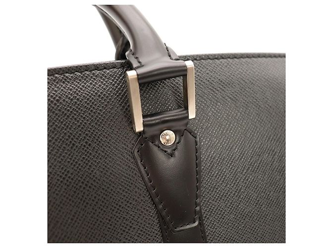 Louis Vuitton Valigetta in pelle Taiga Nero - vista 7