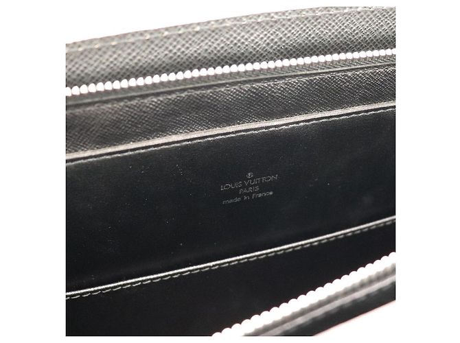 Louis Vuitton Valigetta in pelle Taiga Nero - vista 9
