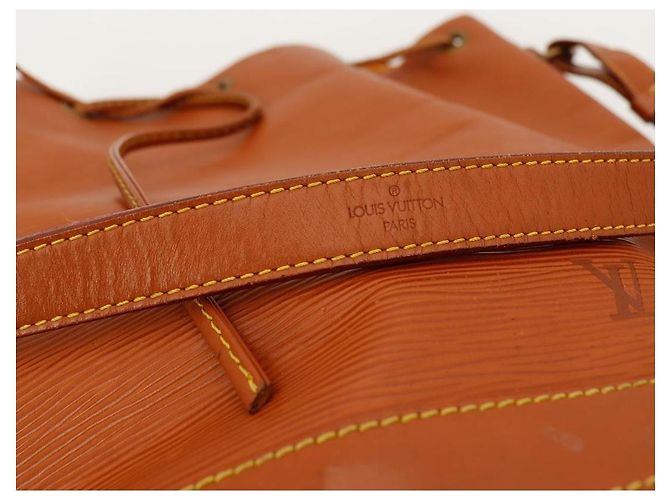 Louis Vuitton Borsa a Secchiello Noe in Pelle Epi Marrone - vista 11