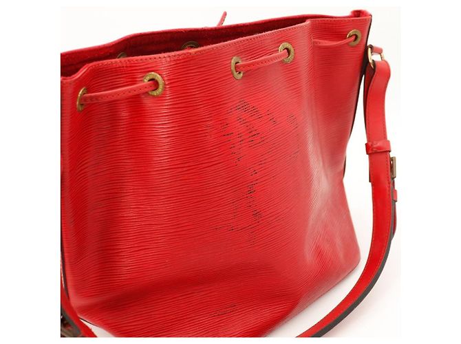 Louis Vuitton Bolso Noé de Piel Epi Roja - vista 10
