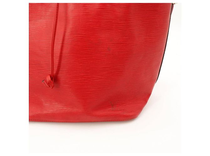 Louis Vuitton Bolso Noé de Piel Epi Roja - vista 6