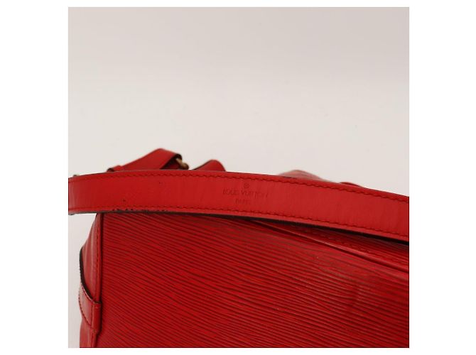 Louis Vuitton Bolso Noé de Piel Epi Roja - vista 9