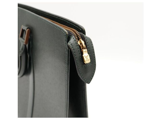 Louis Vuitton Valigetta in pelle Taiga Verde - vista 8