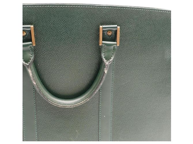 Louis Vuitton Valigetta in pelle Taiga Verde - vista 9