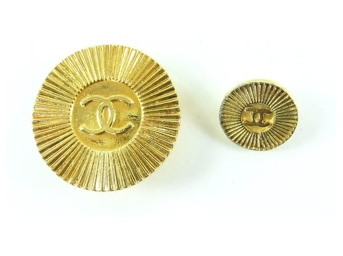 Timeless CHANEL COCO Mark Metallknopf-Set Golden - Ansicht 3