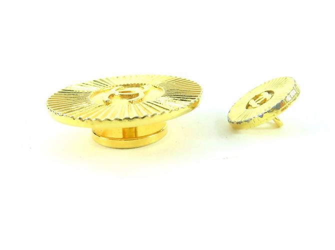 Timeless CHANEL COCO Mark Metallknopf-Set Golden - Ansicht 4