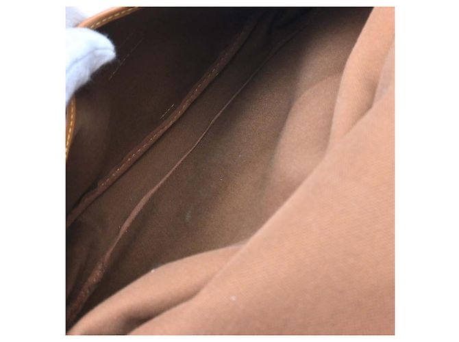 Louis Vuitton Saumur Monogram Canvas 30 Marrone - vista 3