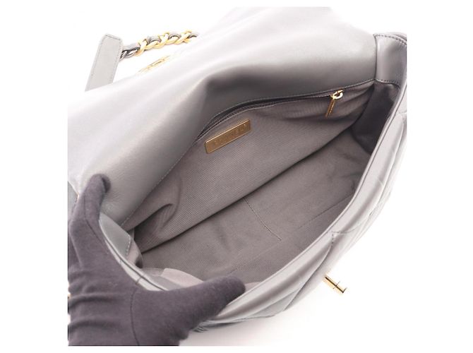 Chanel 19 Dixneuf Matelassé Borsa a Spalla 2-Way Marrone - vista 3