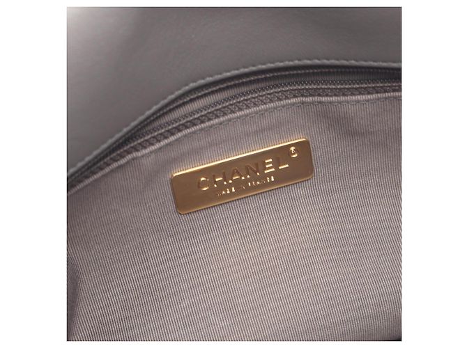 Chanel 19 Dixneuf Matelassé Borsa a Spalla 2-Way Marrone - vista 4