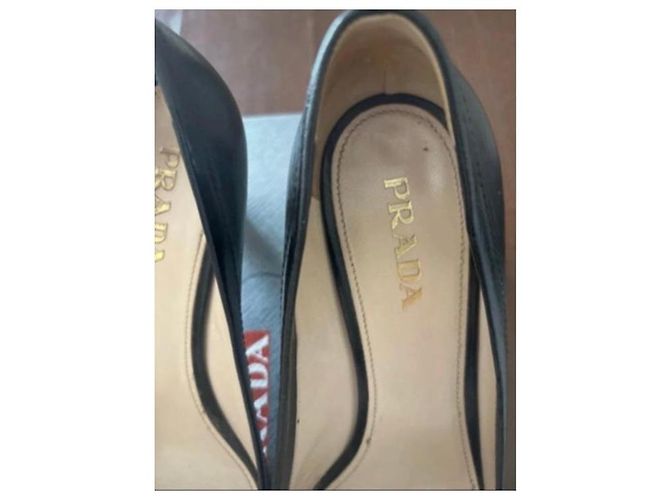 Prada Décolleté in Pelle Nera con Fiocco Nero - vista 2