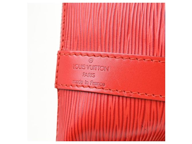 Borsa Louis Vuitton Petit Noe in pelle Epi Media Rosso - vista 4