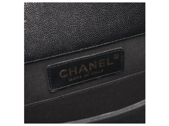 Borsa a tracolla Chanel Boy Matelassé in pelle nera Nero - vista 4