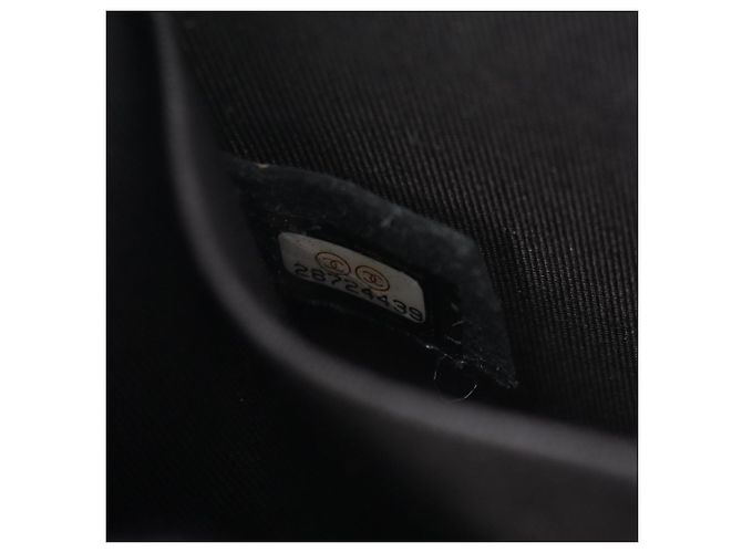 Borsa a tracolla Chanel Boy Matelassé in pelle nera Nero - vista 5