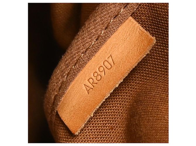 Louis Vuitton Saumur Monogram Canvas 43 Marron - vue 7